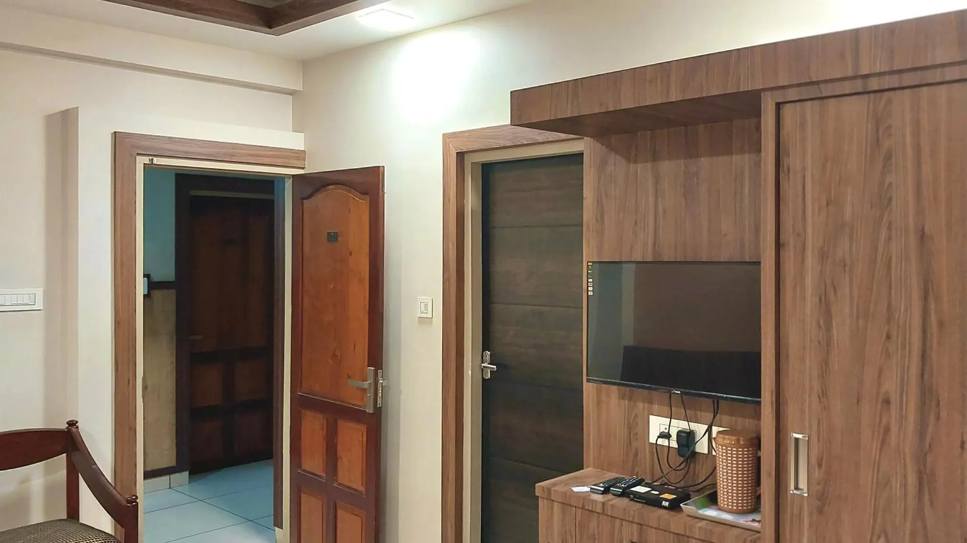Hotel Royal Wings Elūr Inde